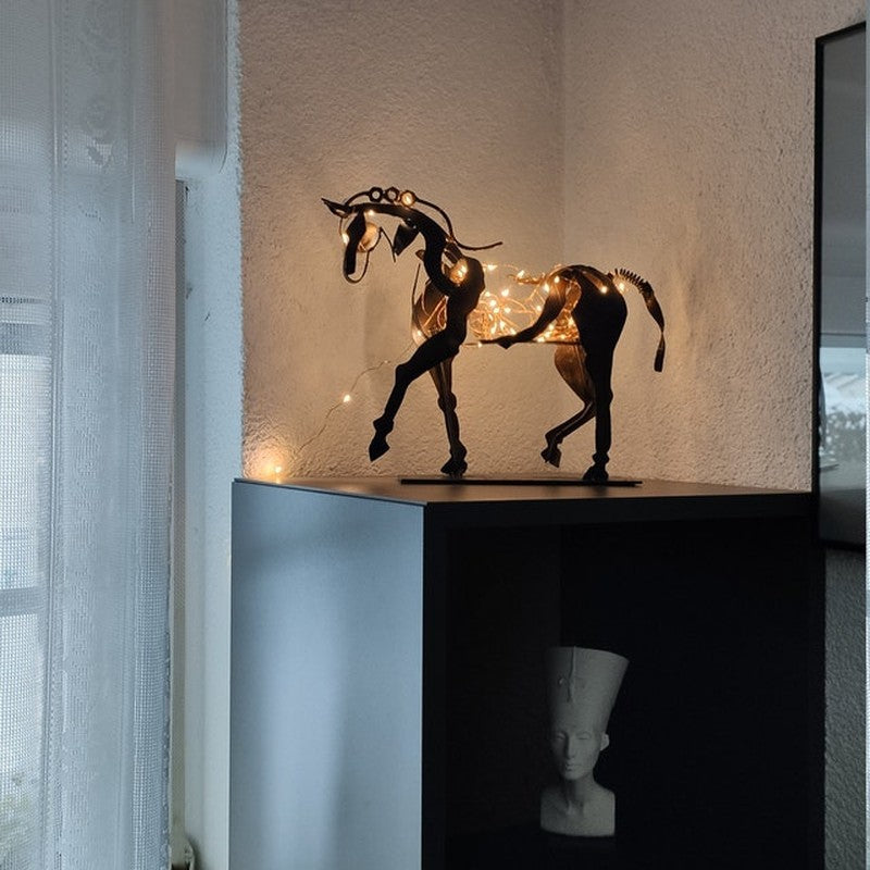 Homezie-Jubil kabellose Handgemachte Pferdelampe - €30-Homezie Beeldhouwwerk | Elegante Metaalconstructie | Decoratieve Paardensculptuur